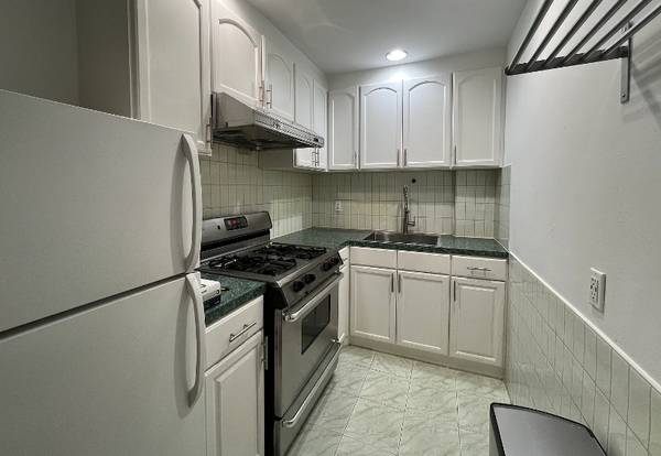 Listing photo 1 of 3
