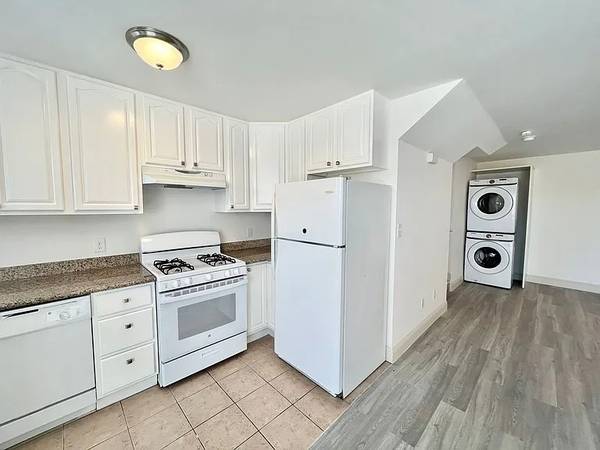 Listing photo 1 of 5