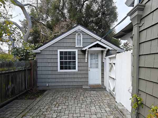 Listing photo 1 of 4