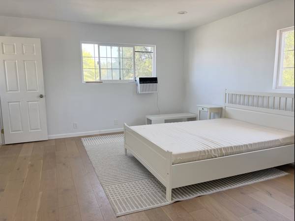 Listing photo 1 of 4