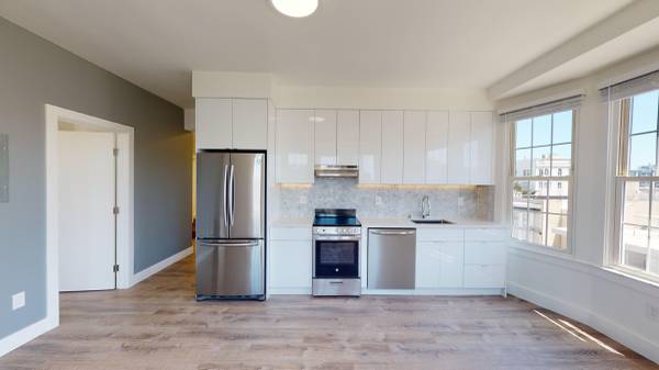 Listing photo 1 of 5