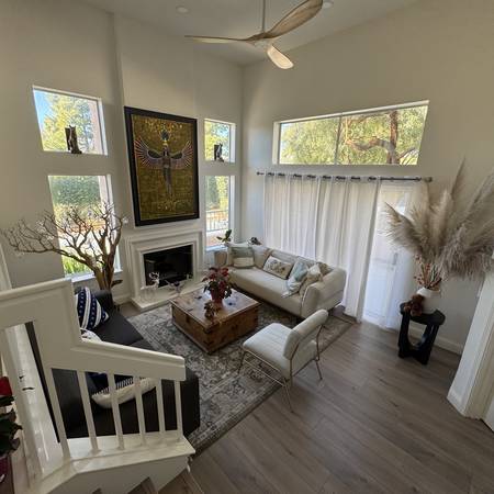 Listing photo 1 of 4