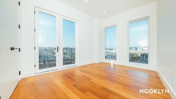 Listing photo 1 of 5