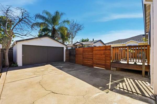 Listing photo 1 of 5