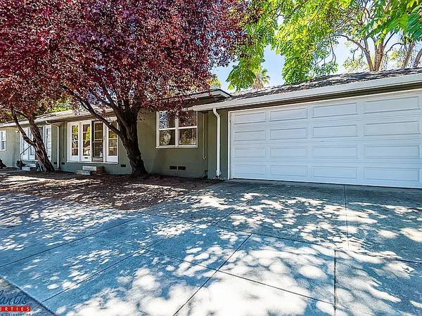 Listing photo 1 of 4