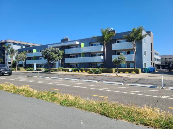 Listing photo 1 of 5