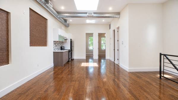 Listing photo 1 of 5