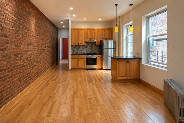Listing photo 1 of 5