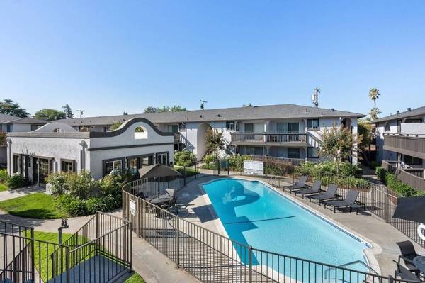 Listing photo 1 of 5