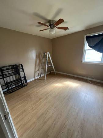 Listing photo 1 of 4