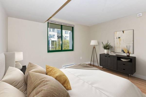 Listing photo 1 of 5