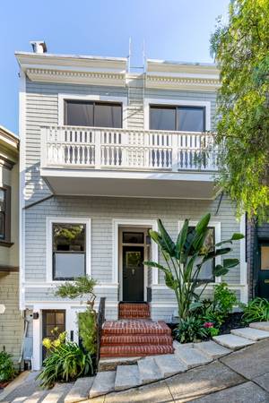 Listing photo 1 of 5