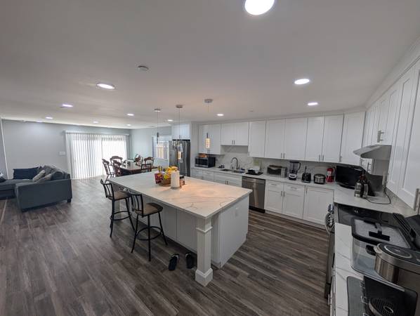 Listing photo 1 of 5