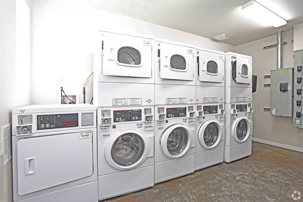 Listing photo 1 of 5