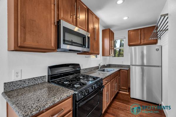 Listing photo 1 of 5