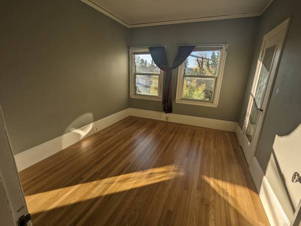Listing photo 1 of 5