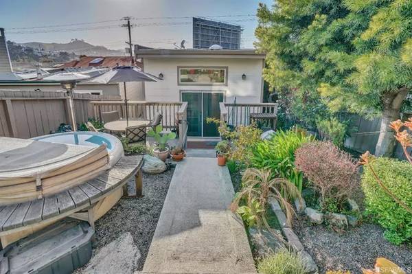 Listing photo 1 of 5