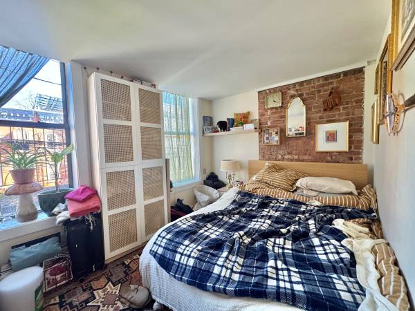 Listing photo 1 of 5