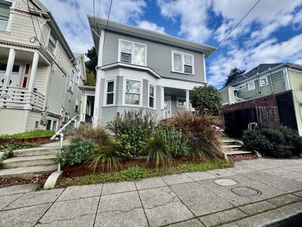 Listing photo 1 of 5