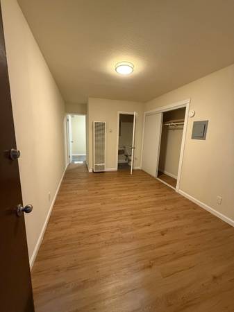 Listing photo 1 of 4