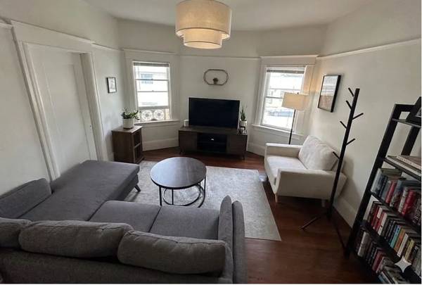 Listing photo 1 of 4