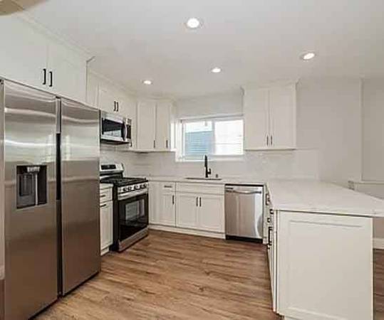 Listing photo 1 of 4