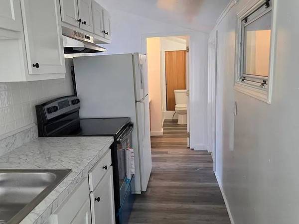 Listing photo 1 of 3