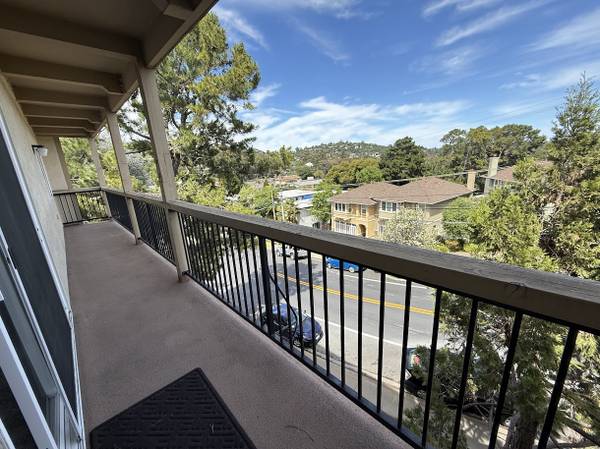 Listing photo 1 of 4