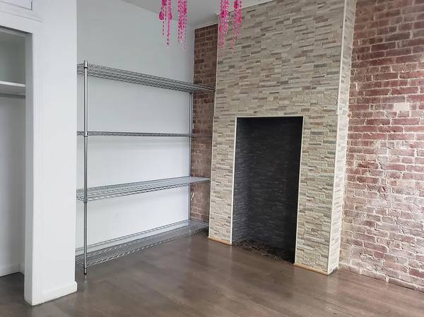 Listing photo 1 of 5