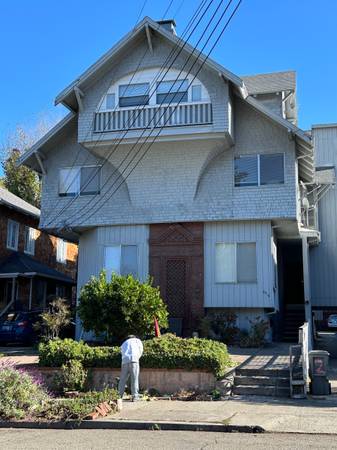 Listing photo 1 of 5
