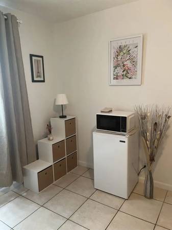 Listing photo 1 of 4