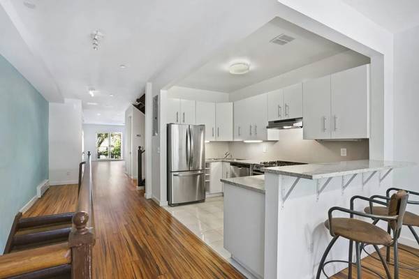 Listing photo 1 of 5