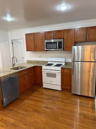 Listing photo 1 of 10