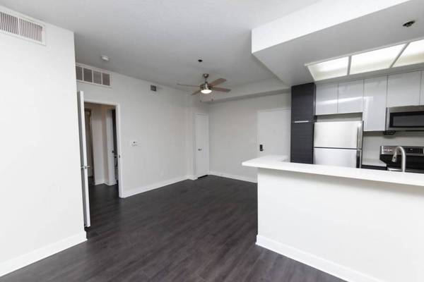 Listing photo 1 of 4