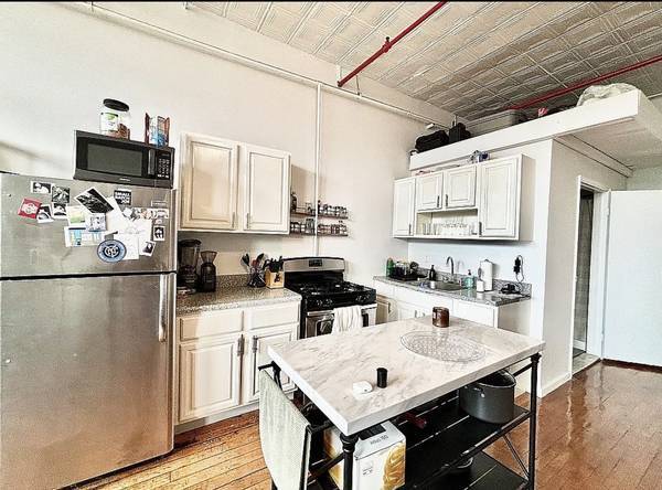 Listing photo 1 of 5