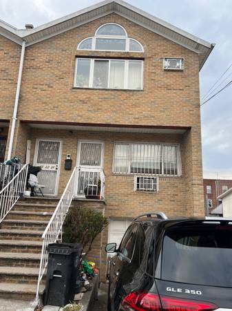 Listing photo 1 of 5