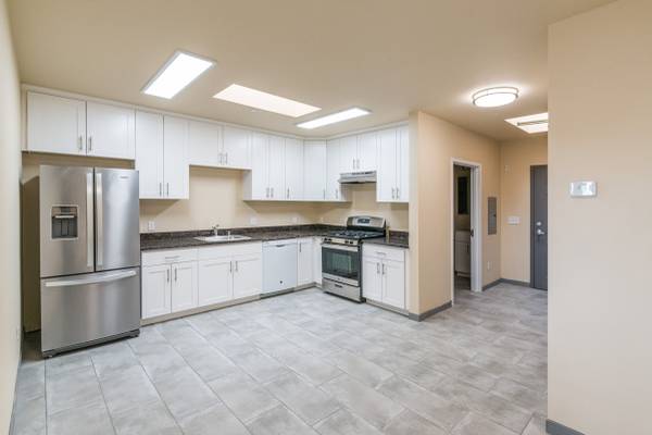 Listing photo 1 of 5