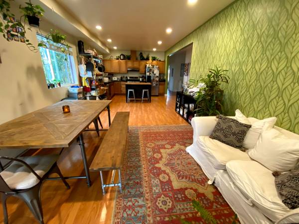 Listing photo 1 of 5