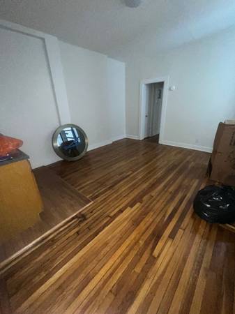 Listing photo 1 of 3