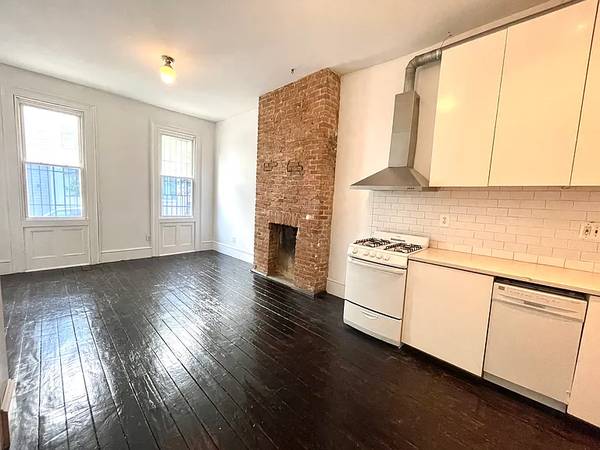 Listing photo 1 of 5