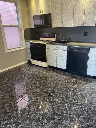 Listing photo 1 of 5