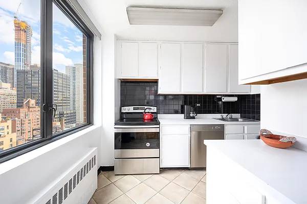 Listing photo 1 of 4