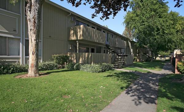 Listing photo 1 of 5