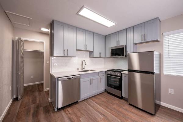 Listing photo 1 of 5