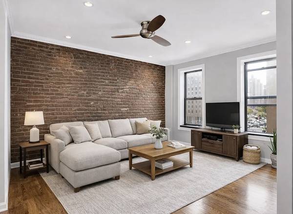 Listing photo 1 of 5