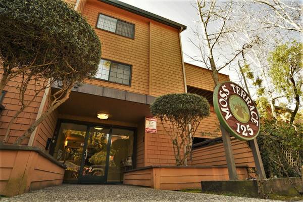 Listing photo 1 of 5