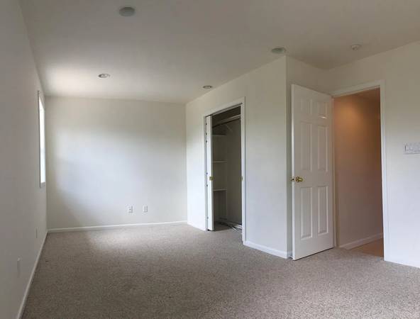 Listing photo 1 of 4