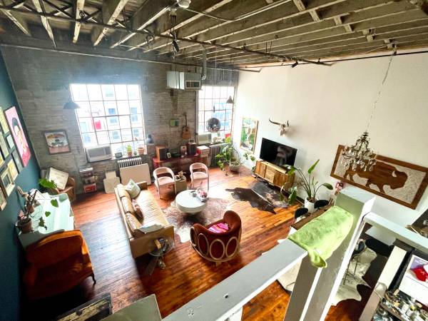 Listing photo 1 of 5