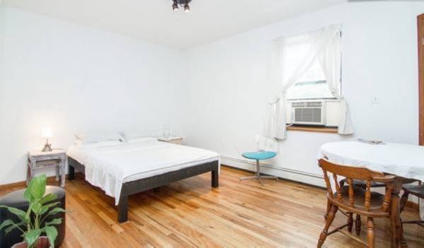 Listing photo 1 of 5