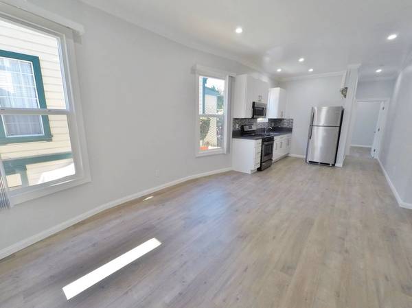 Listing photo 1 of 5
